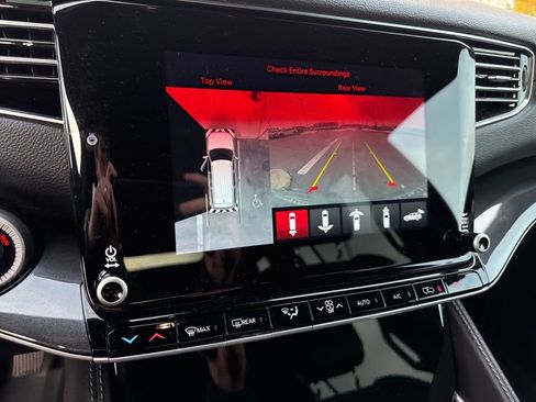 Used 2024 Jeep Wagoneer 4WD w/ Premium Group I image 9