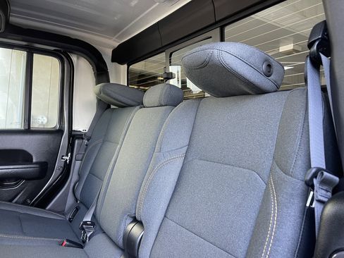 New 2026 Jeep Gladiator Sport AWD/4WD image 18