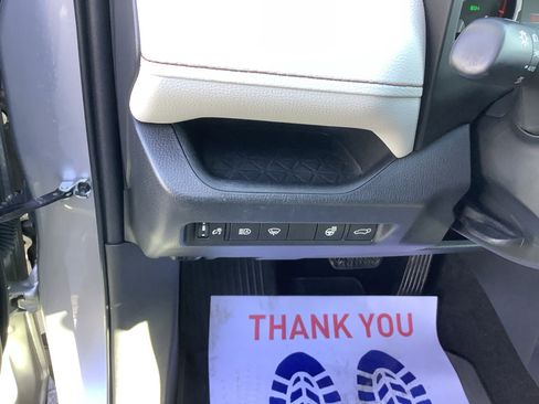 Used 2022 Toyota RAV4 XLE Premium image 14