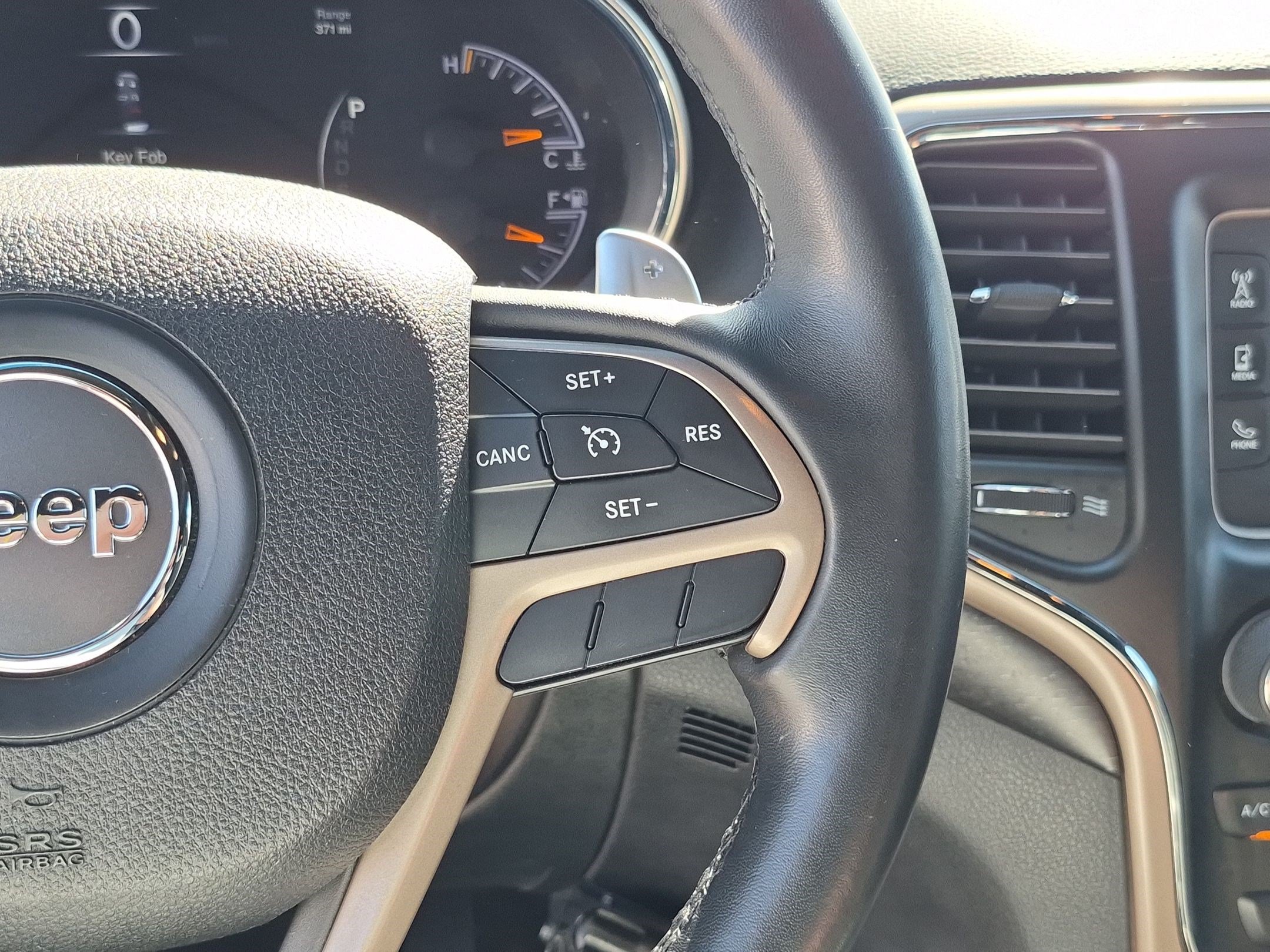 Used 2015 Jeep Grand Cherokee Laredo w/ Quick Order Package 23E AWD/4WD image 18