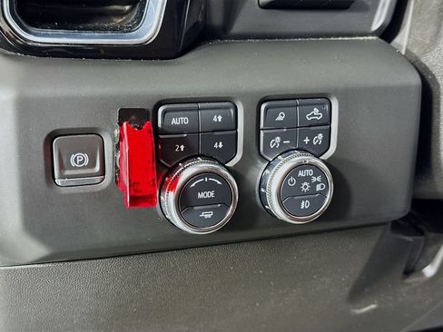 Used 2024 GMC Sierra 3500 Denali Ultimate AWD/4WD image 18
