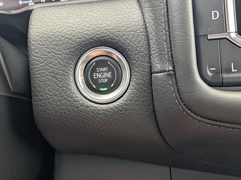 Used 2023 GMC Yukon Denali AWD/4WD image 30