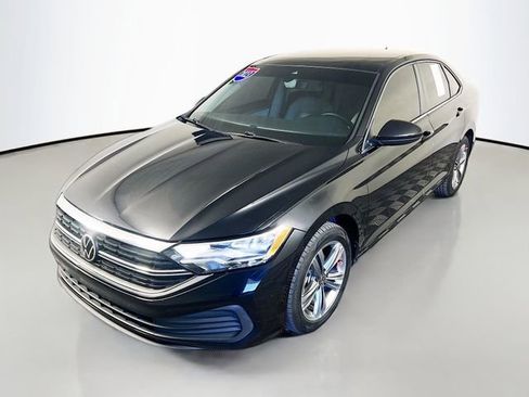 Used 2023 Volkswagen Jetta SE w/ Panoramic Sunroof Package image 4