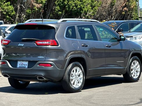Used 2018 Jeep Cherokee Latitude Plus w/ Comfort/Convenience Group AWD/4WD image 4