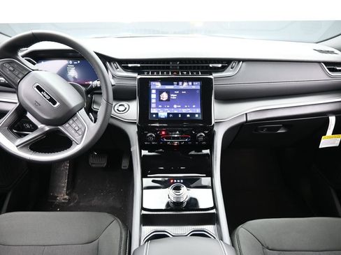 New 2026 Jeep Grand Cherokee L 4WD image 13