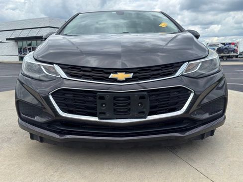 Used 2016 Chevrolet Cruze LT w/ Convenience Package FWD image 2