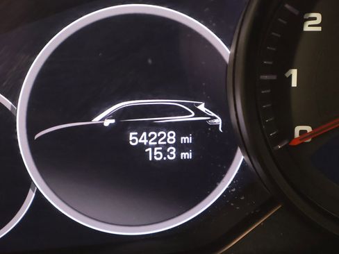 Used 2023 Porsche Cayenne Platinum Edition image 39