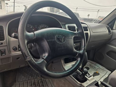 Used 2002 Toyota 4Runner SR5 image 11