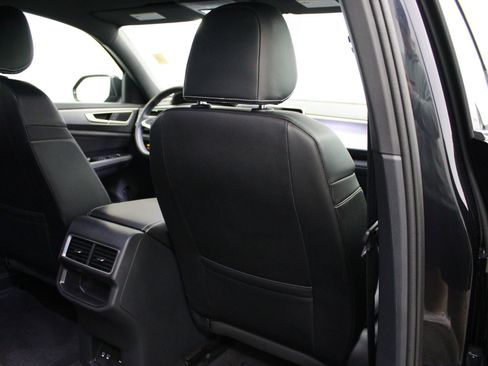 Used 2025 Volkswagen Atlas Cross Sport SE AWD/4WD image 24