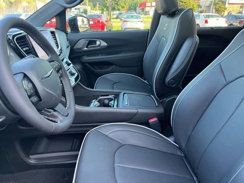 New 2026 Chrysler Pacifica Limited w/ S Appearance Package image 9