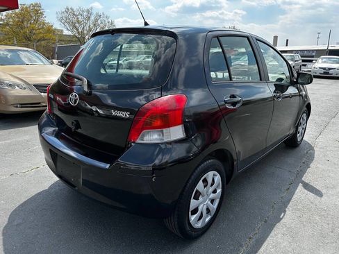 Used 2011 Toyota Yaris 4-Door Hatchback w/ Convenience Pkg image 7
