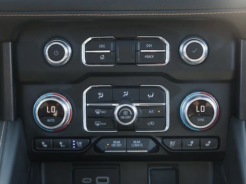 Used 2024 GMC Yukon AT4 w/ Technology Package AWD/4WD image 22