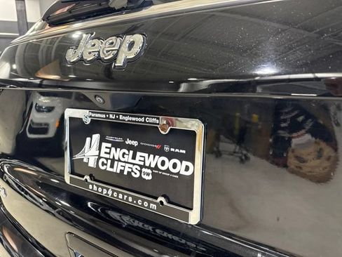 Used 2023 Jeep Compass Limited w/ Sun and Sound Group AWD/4WD image 13