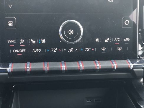 Used 2025 GMC Yukon AT4 w/ AT4 Premium Plus Package AWD/4WD image 33