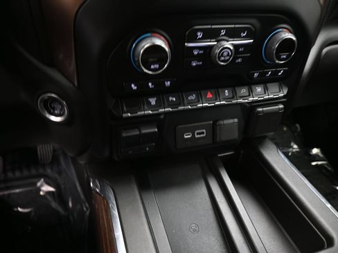 Used 2022 Chevrolet Silverado 2500 High Country AWD/4WD image 14