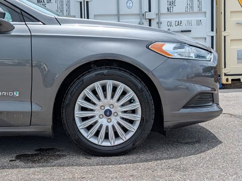 Used 2016 Ford Fusion SE FWD image 11