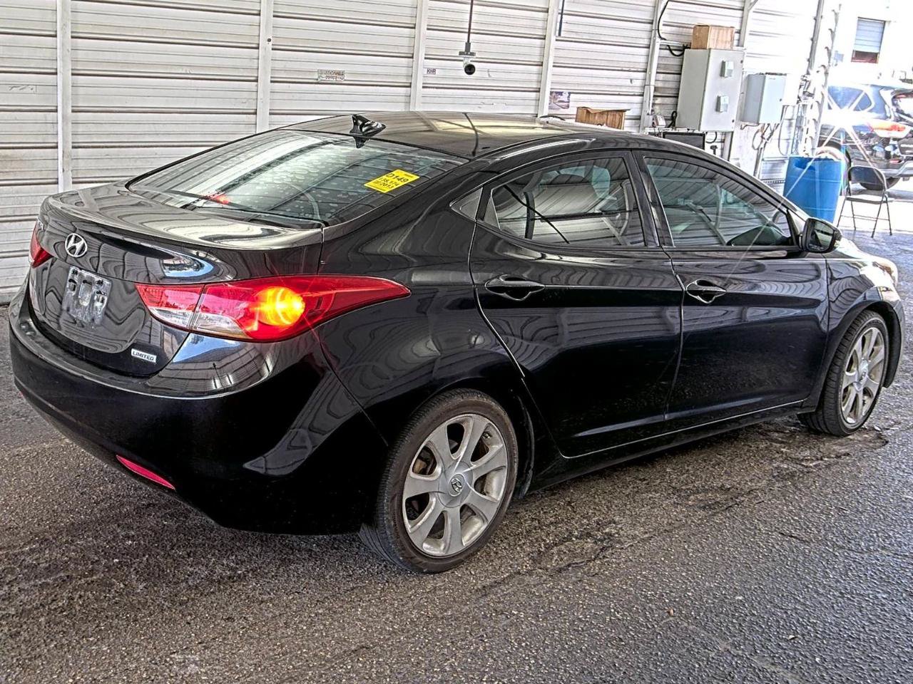 Used 2013 Hyundai Elantra Limited w/ Technology Pkg FWD image 3