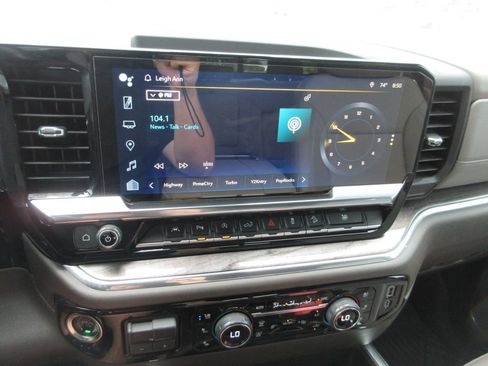 Used 2023 Chevrolet Silverado 1500 LTZ AWD/4WD image 33