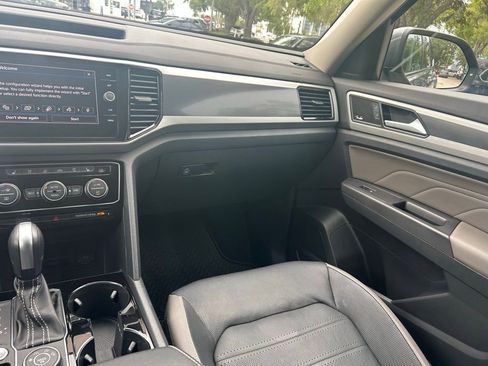 Certified 2022 Volkswagen Atlas SEL Premium AWD/4WD image 11
