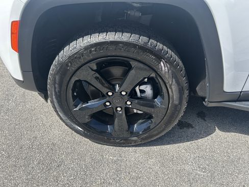 Certified 2024 Jeep Grand Cherokee L Limited w/ Black Appearance Package image 9