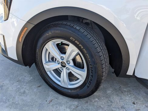 Certified 2025 Kia Sorento LX image 36