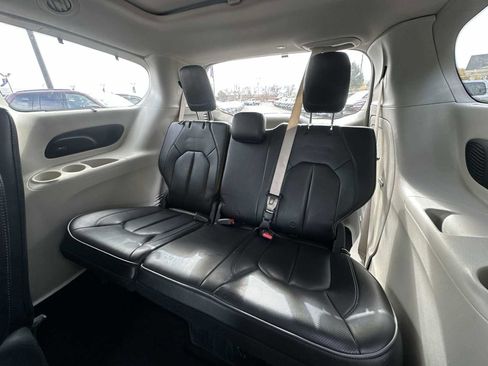 Used 2018 Chrysler Pacifica Limited w/ Advanced Safetytec Group image 24