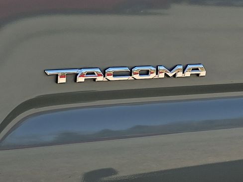 Used 2023 Toyota Tacoma TRD Off-Road w/ TRD Premium Off Road Package image 33