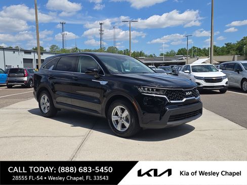 Certified 2023 Kia Sorento LX FWD image 1