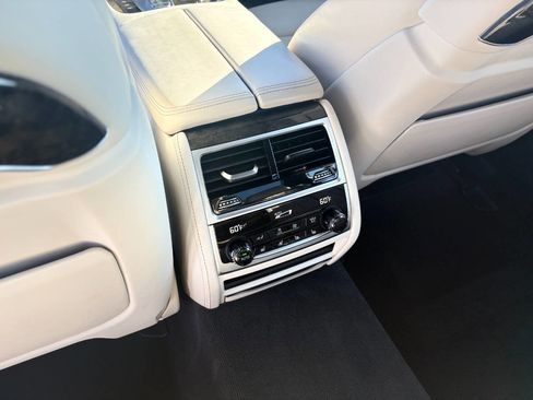 Used 2018 BMW 750i xDrive image 9