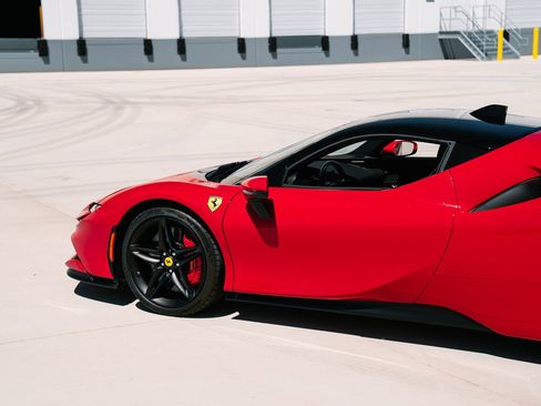 Used 2022 Ferrari SF90 Stradale AWD/4WD image 4