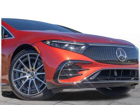 Used 2023 Mercedes-Benz EQS 580 580 image 2