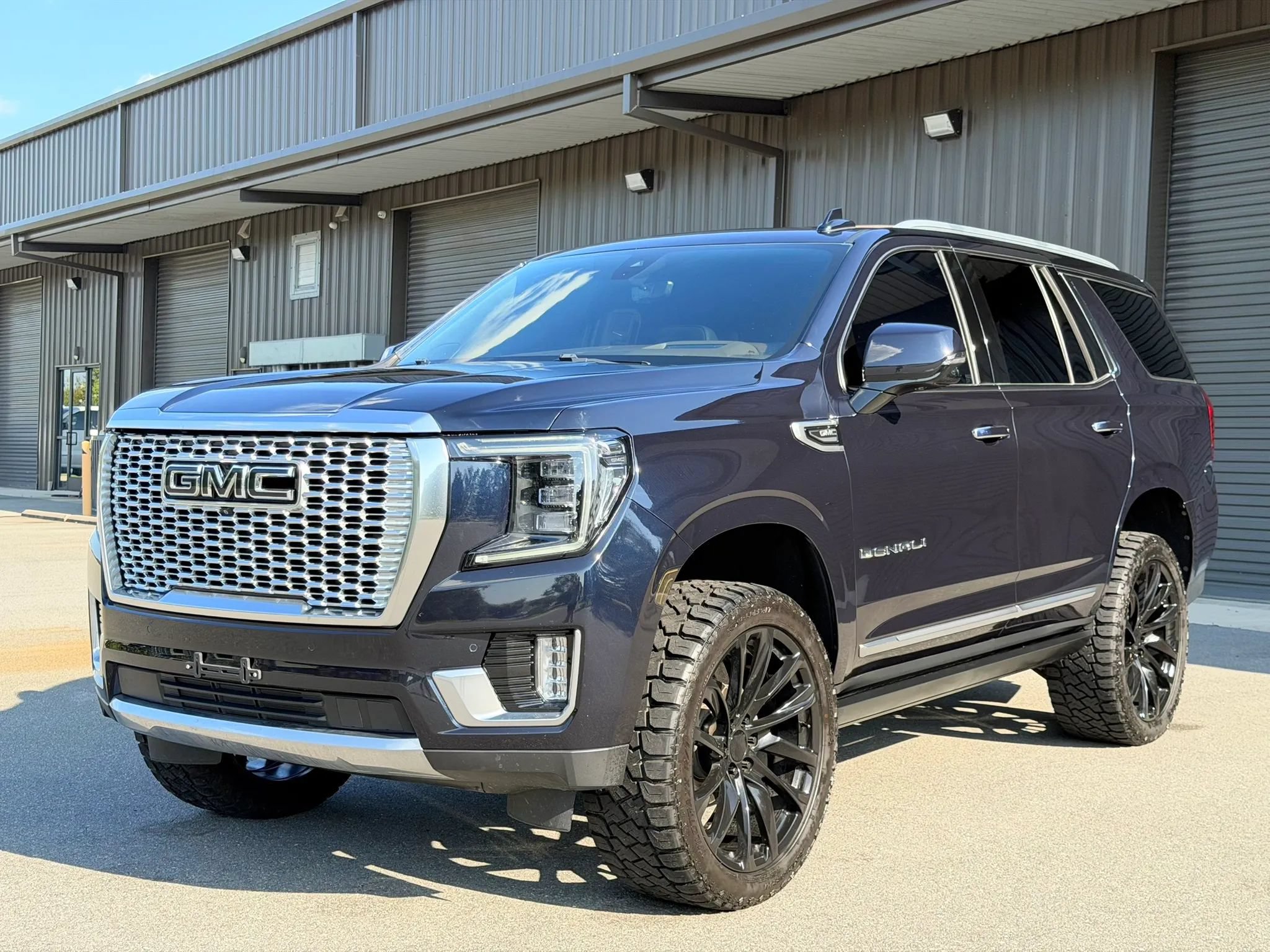 Used 2021 GMC Yukon Denali w/ Denali Premium Package AWD/4WD image 7