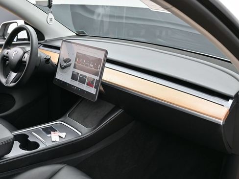 Used 2023 Tesla Model Y Long Range AWD/4WD image 39