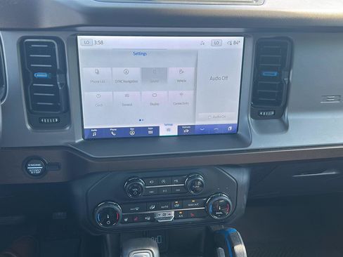 Used 2022 Ford Bronco Outer Banks AWD/4WD image 13