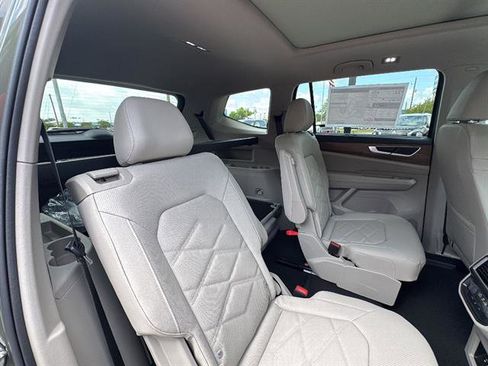 New 2026 Volkswagen Atlas SE FWD image 10