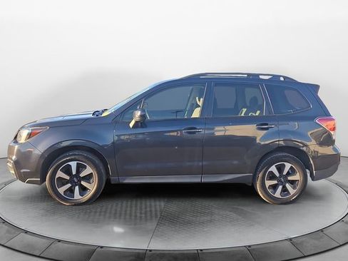 Used 2017 Subaru Forester 2.5i Premium image 2