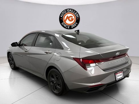 Used 2023 Hyundai Elantra SEL FWD image 5