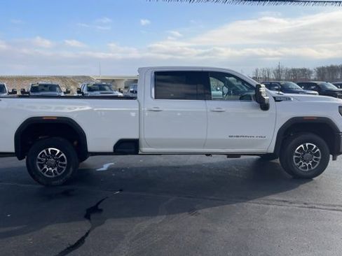 Used 2024 GMC Sierra 3500 SLE w/ SLE Convenience Package image 9