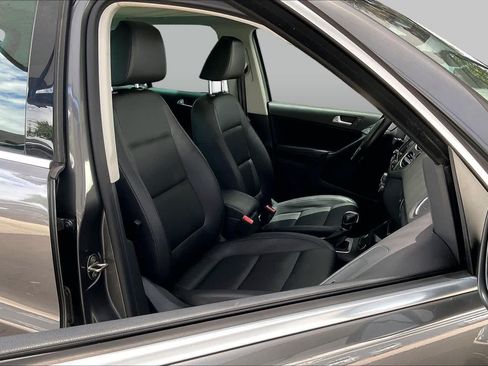 Used 2016 Volkswagen Tiguan SE FWD image 9