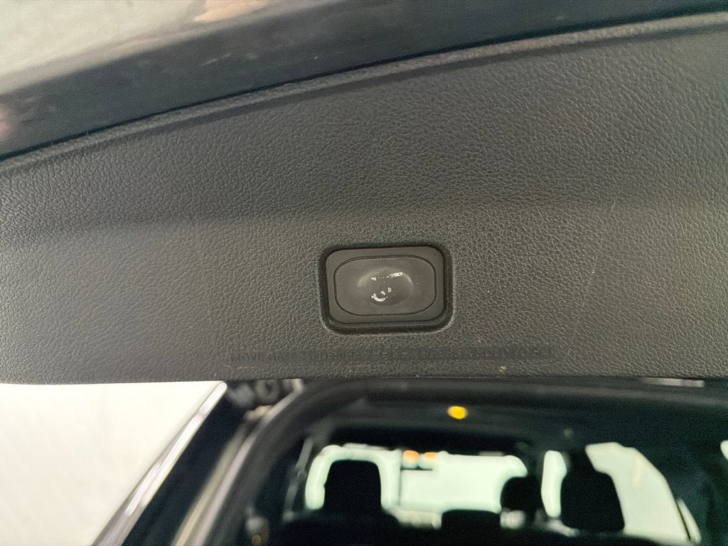 Used 2017 Ford Explorer XLT w/ Equipment Group 201A FWD image 20