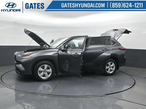 Used 2023 Toyota Highlander L FWD image 56