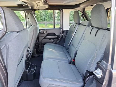 Used 2025 Jeep Wrangler Unlimited Sahara AWD/4WD image 27