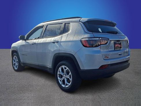 Used 2024 Jeep Compass Latitude image 4
