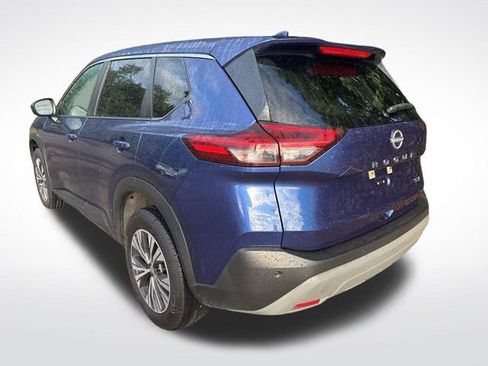 Used 2023 Nissan Rogue SV image 5