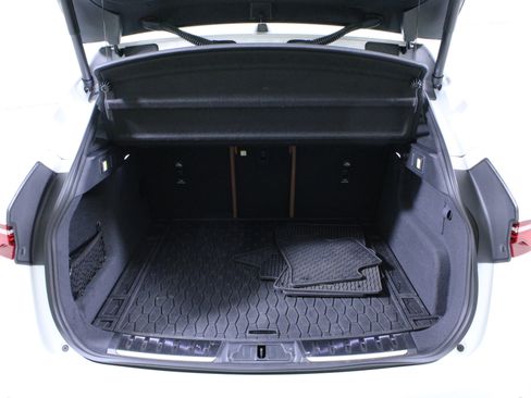 Used 2025 Jaguar F-PACE R-Dynamic S image 9