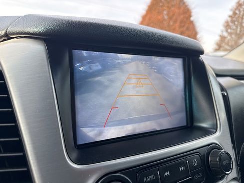 Used 2017 GMC Yukon SLE w/ SLE Value Package image 12