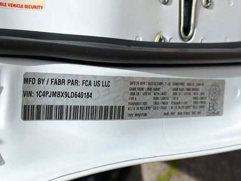Used 2020 Jeep Cherokee Trailhawk w/ Cold Weather Group AWD/4WD image 35