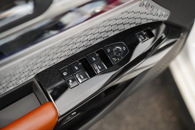 Used 2024 BMW i7 xDrive60 AWD/4WD image 46