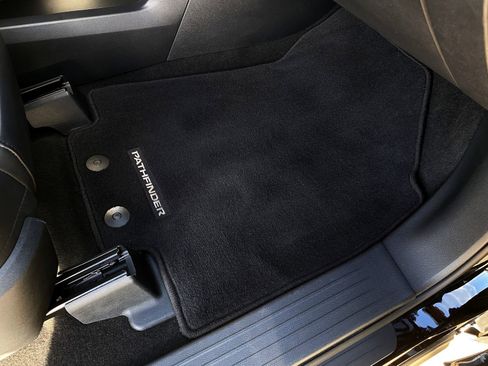 Used 2025 Nissan Pathfinder SL image 20