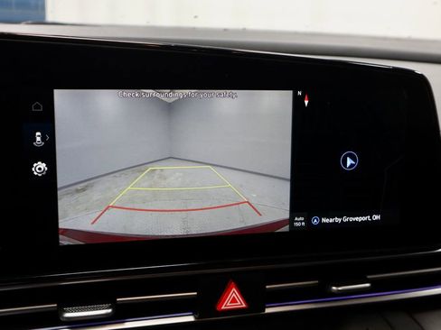 Used 2025 Hyundai Elantra SEL image 2